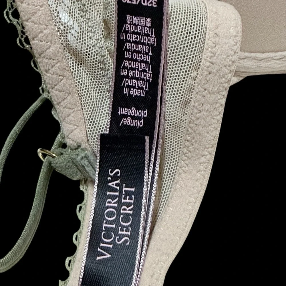 Victorias Secret tag barb